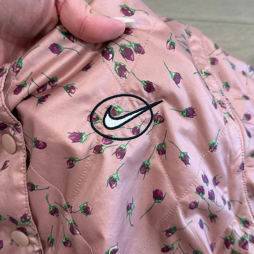 NIKE Rose Whisper Sportswear Icon Clash Woven Quilt Button Up Jacket‎ Size Small